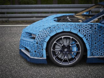 Bugatti Chiron z klock&oacute;w LEGO w skali 1:1